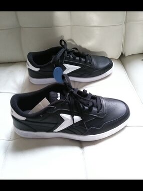 Men's Black and White Leather Sneakers
